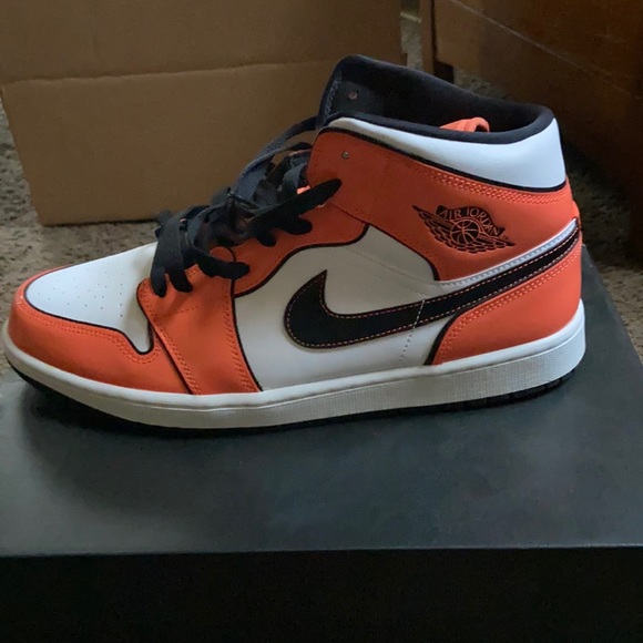 Jordan retro 1s